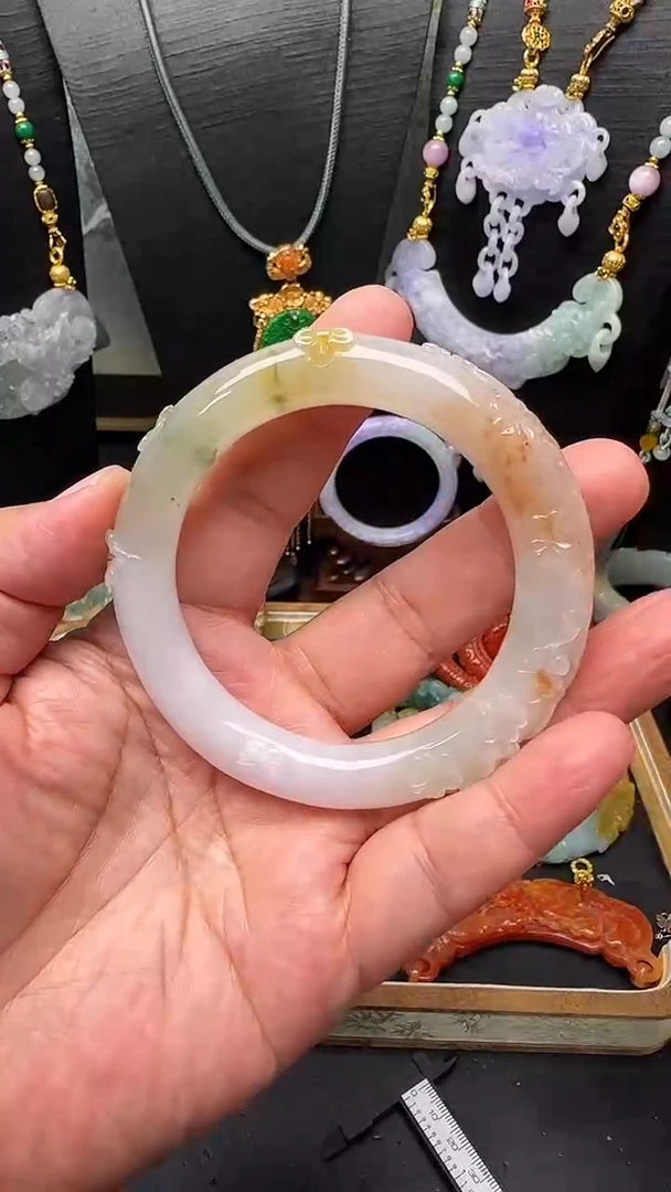 颈饰未镶嵌翡翠手镯5857