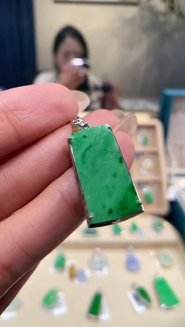 【闪购商品】翡翠吊坠(不含链)18K金镶嵌无事牌