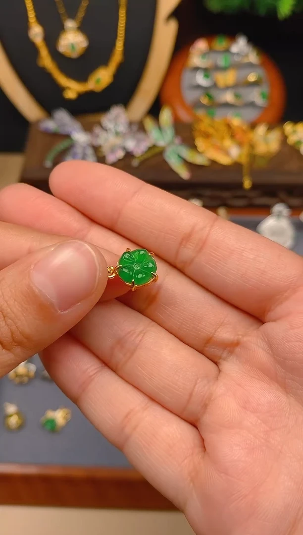 【闪购商品】翡翠吊坠(不含链)银S925镶嵌花花吊坠