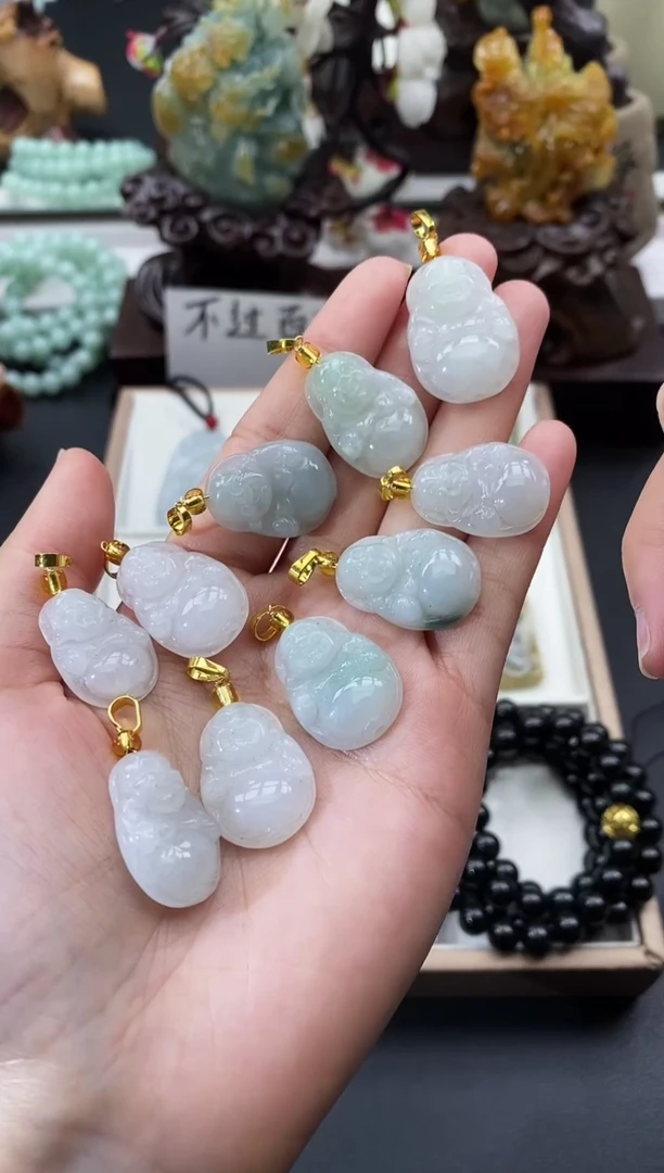 颈饰未镶嵌翡翠天然缅甸A货翡翠随机发一件