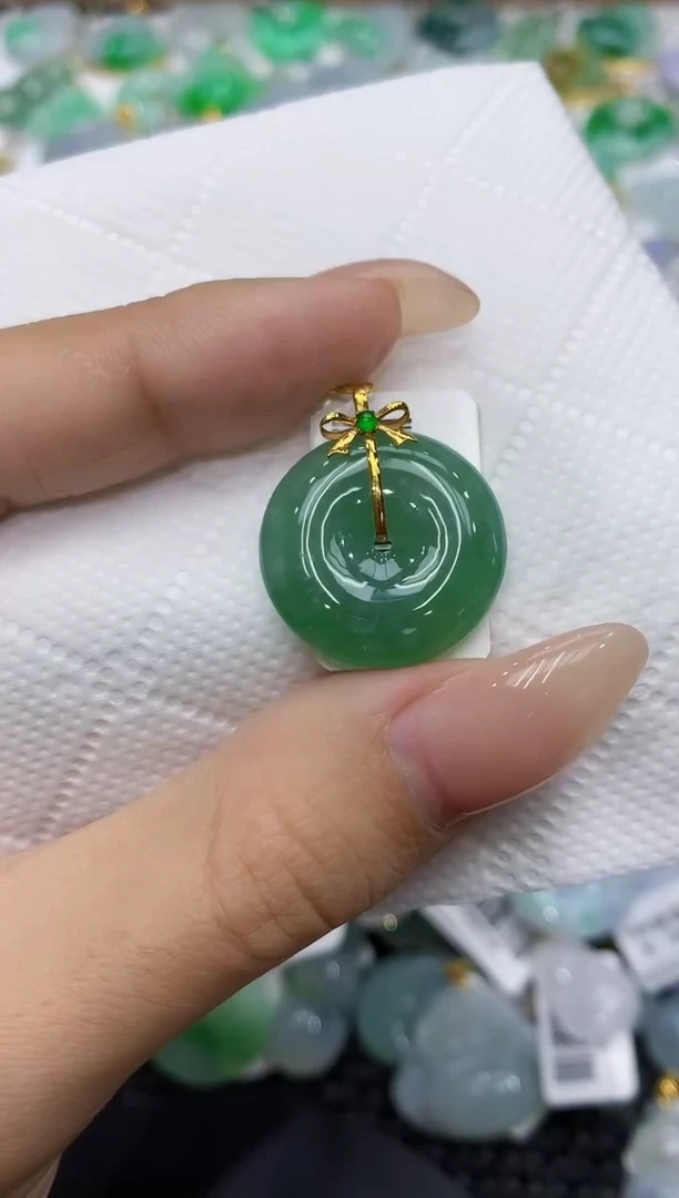 颈饰18K金镶嵌翡翠111111111111