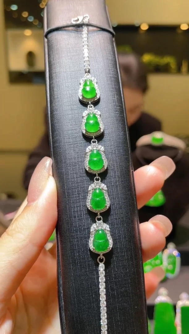 【闪购商品】翡翠吊坠(不含链)银S925镶嵌A5