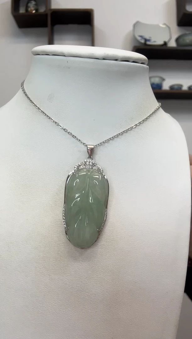 吊坠(赠链)银S925镶嵌翡翠叶子