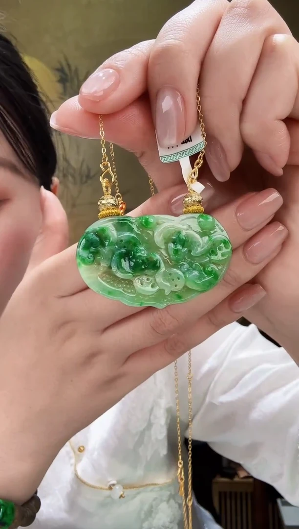 颈饰未镶嵌翡翠吊坠