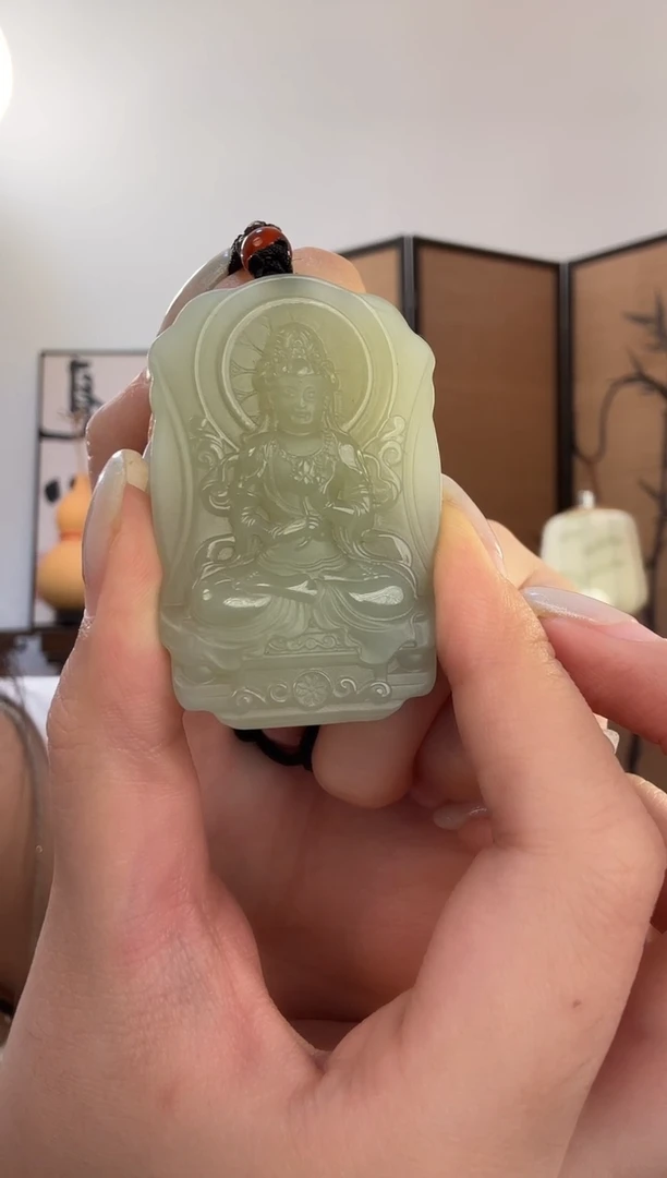 颈饰未镶嵌和田玉0255和田玉手持莲花观音山水多样性