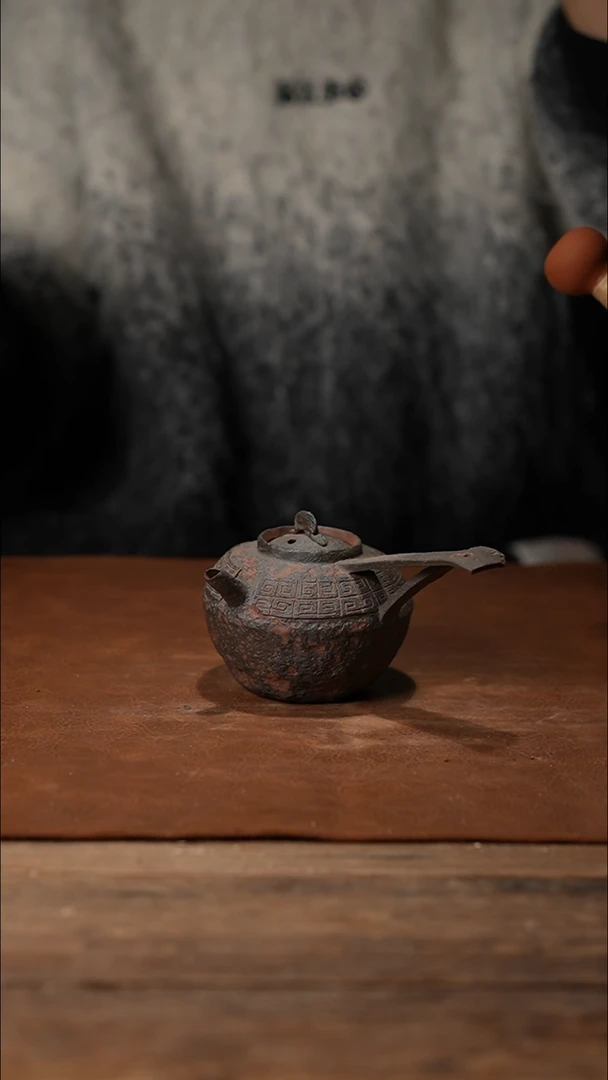 陶重工回纹侧把壶500cc 006