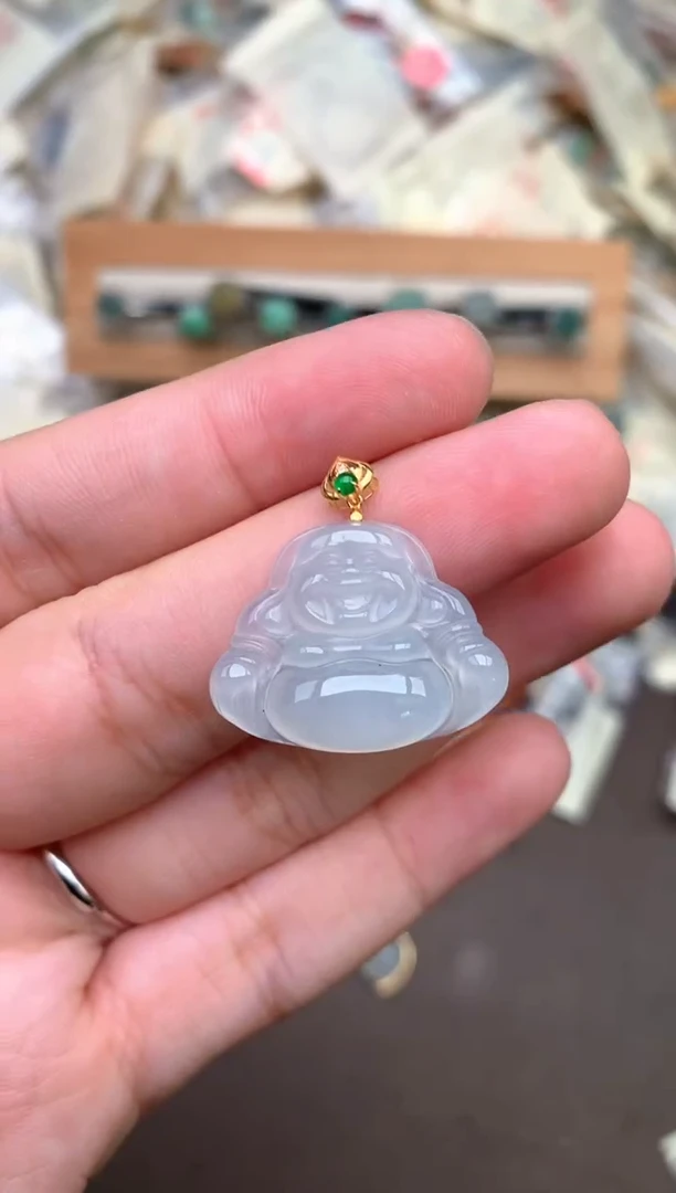 18K金镶嵌挂件翡翠 —