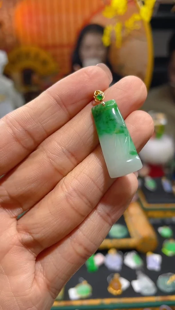 【闪购商品】翡翠颈饰18K金镶嵌假一赔三