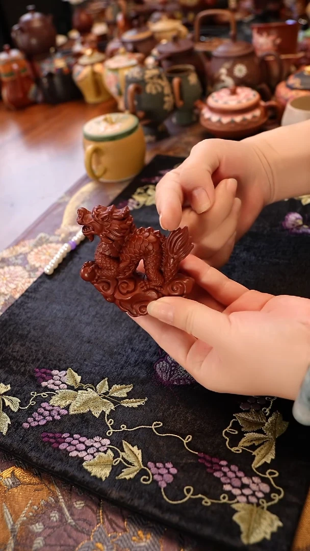 紫砂茶宠红泥祥云龙