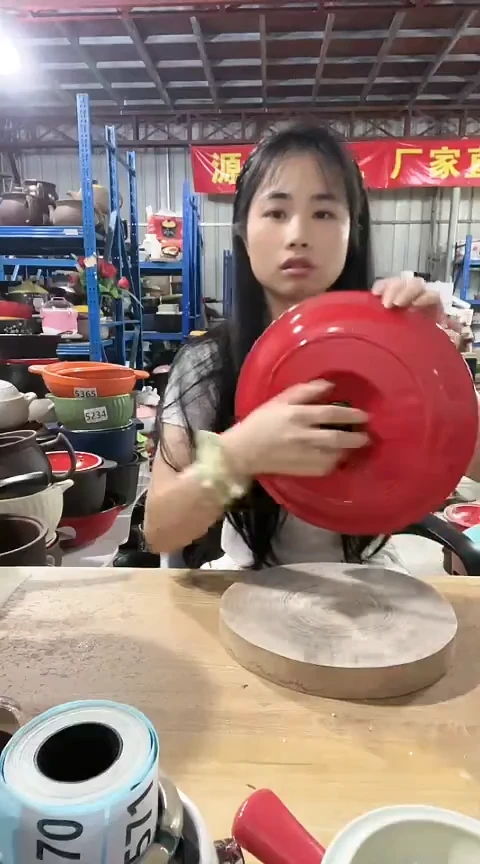 陶瑕疵红色盖子一个