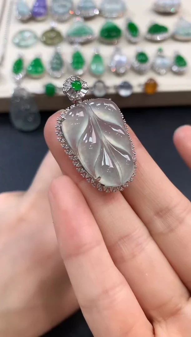 【闪购商品】翡翠吊坠(不含链)18K金镶嵌m19