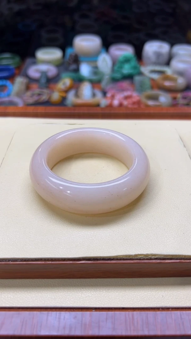 未镶嵌手镯石英质玉与**老144