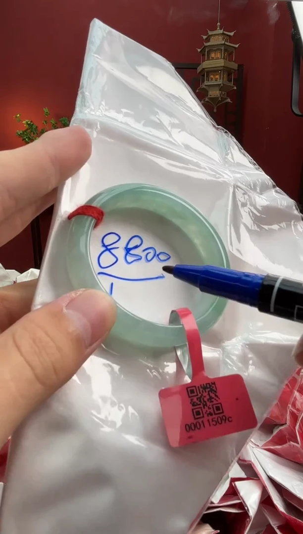 未镶嵌手镯翡翠?*.翡翠手镯1
