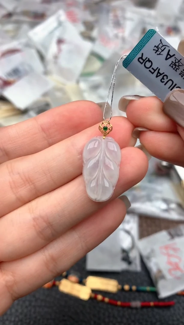 18K金镶嵌挂件翡翠一