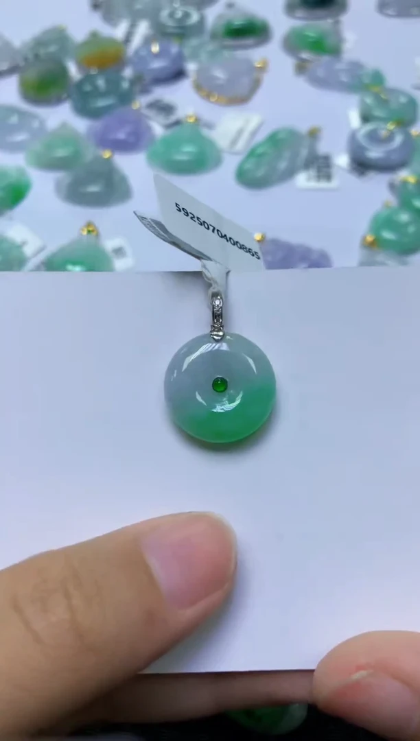 翡翠18K金镶嵌颈饰天然缅甸A货翡翠