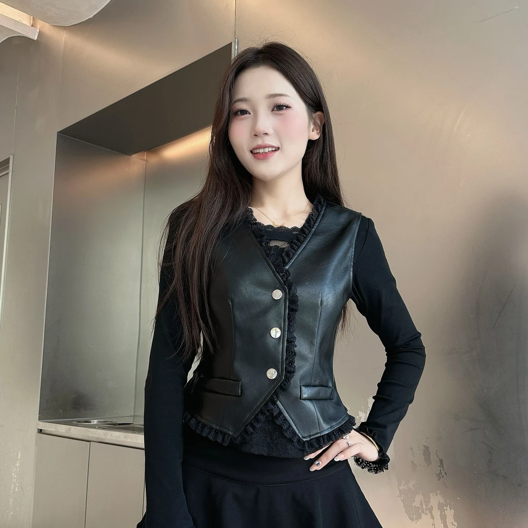 蕾丝花边马甲百搭黑色不规则PU皮马甲女新款高级感复古坎肩外套