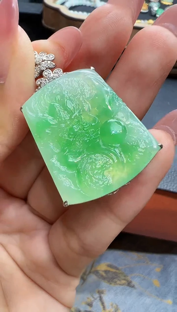 吊坠(不含链)18K金镶嵌翡翠勿拍