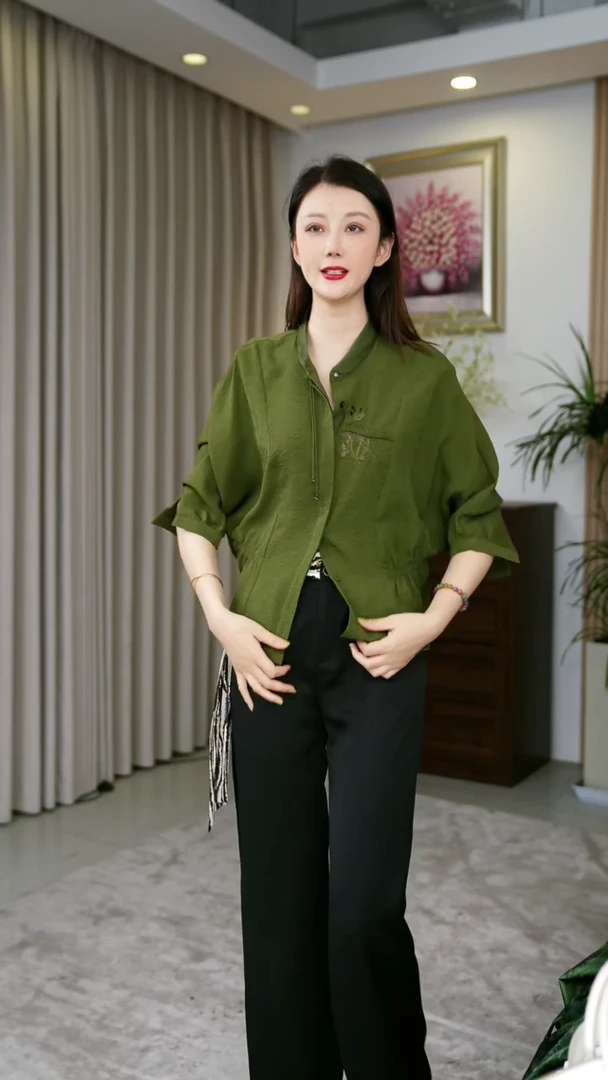 森比 绿色醋酸上衣