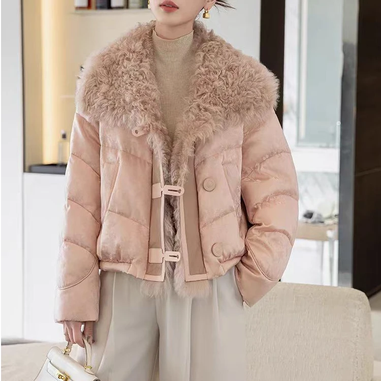 AQ 2024新款羽绒服压印暗纹面料减龄显嫩时尚大气