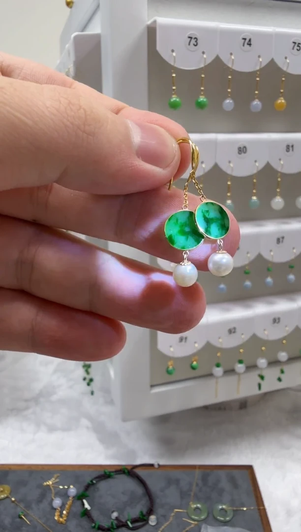 18K金镶嵌翡翠耳饰缅甸天然A货翡翠