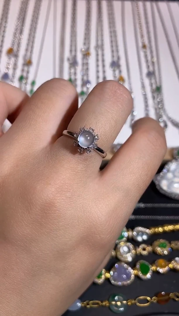 颈饰18K金镶嵌翡翠戒指