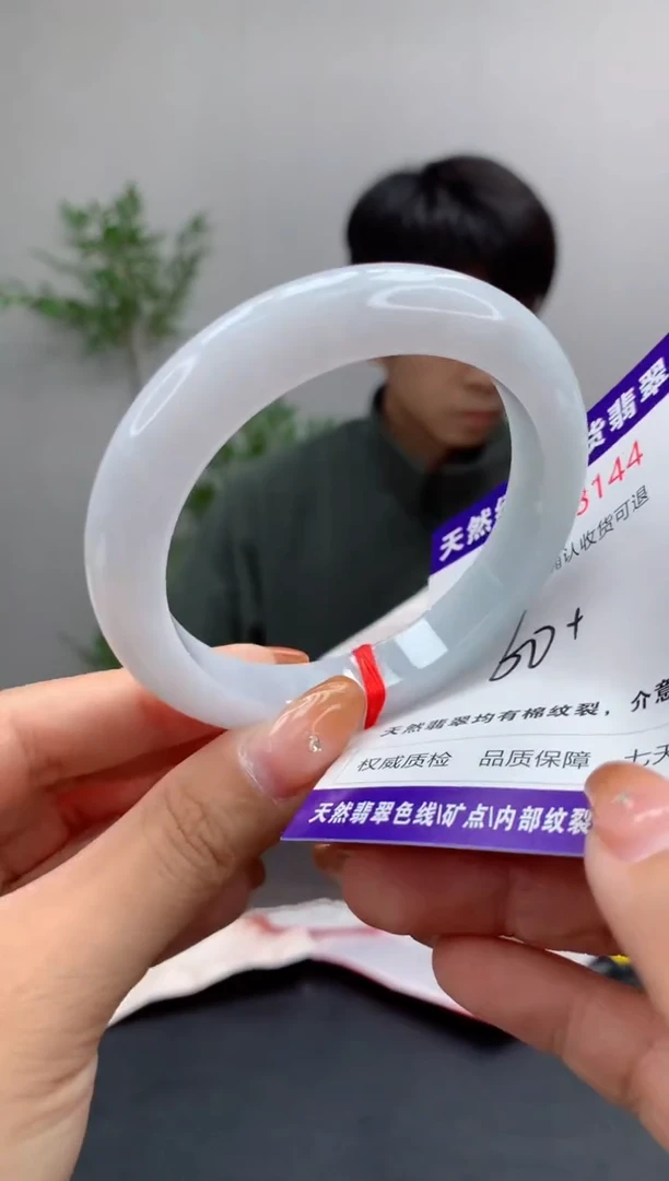 未镶嵌手镯翡翠有纹，完美者勿拍