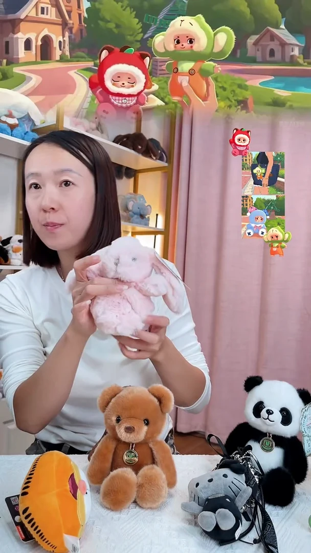 毛绒粉色兔子挂件