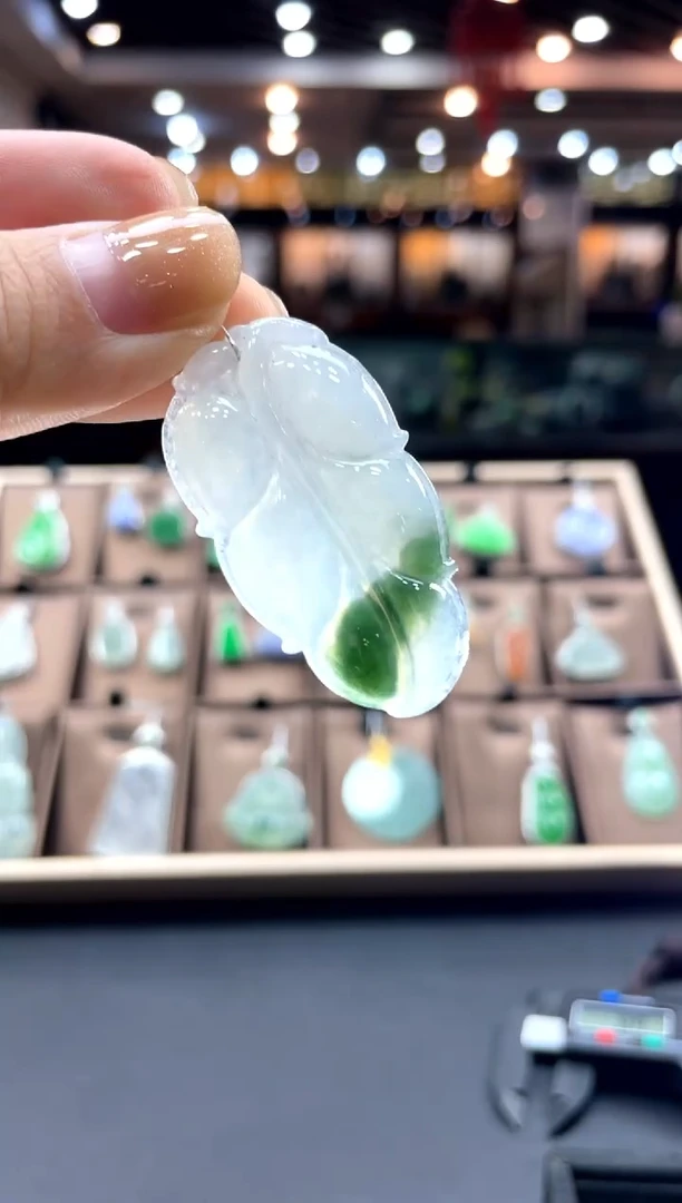 【闪购商品】翡翠颈饰未镶嵌树叶有小纹介意慎拍