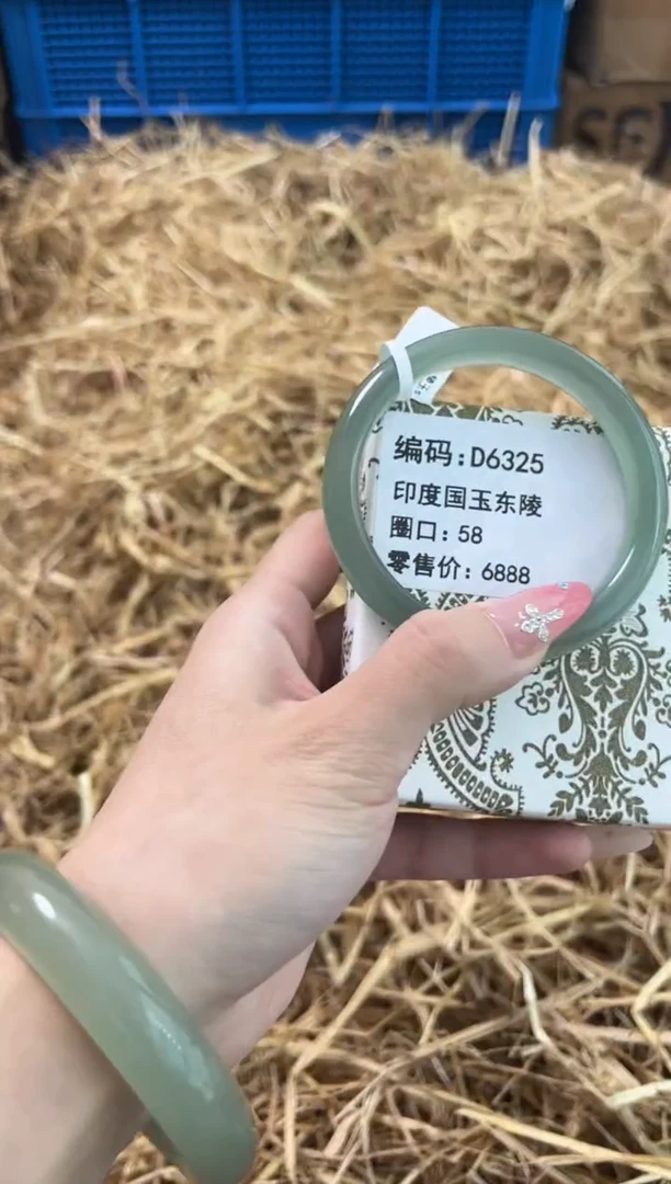 未镶嵌手镯石英质玉D6325