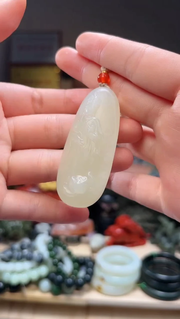 颈饰未镶嵌和田玉吊坠