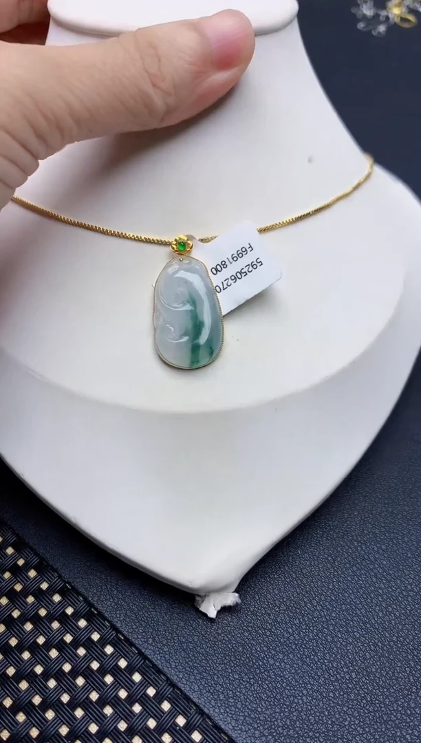 翡翠18K金镶嵌颈饰天然缅甸A货翡翠