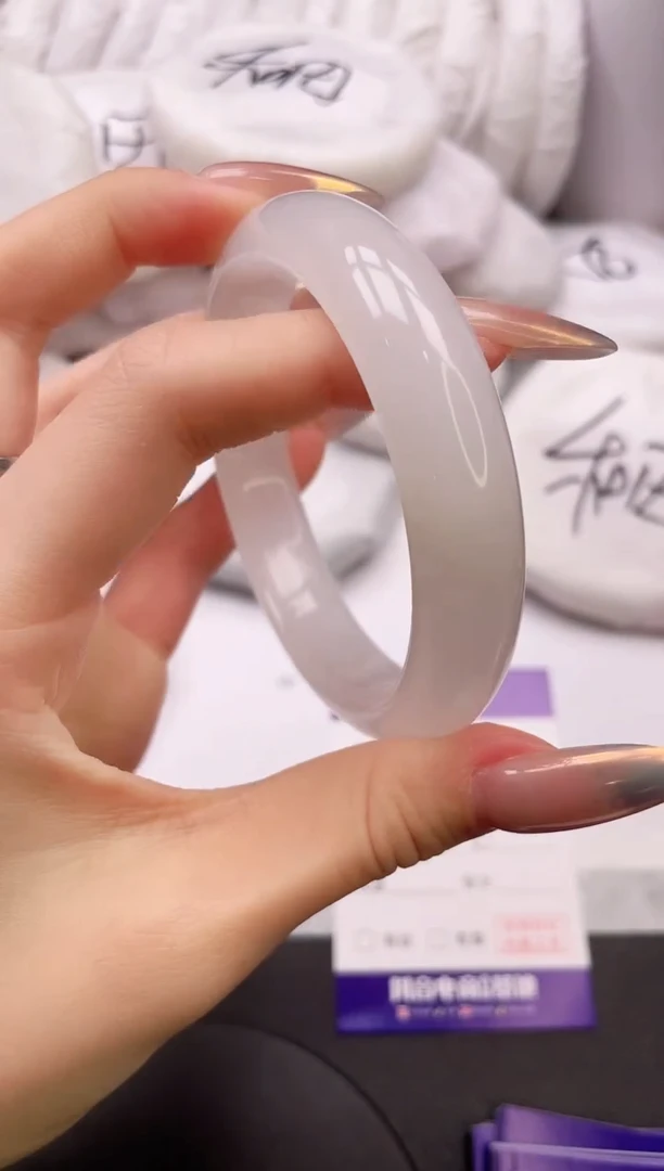 【闪购商品】石英质玉手镯未镶嵌18L151-60