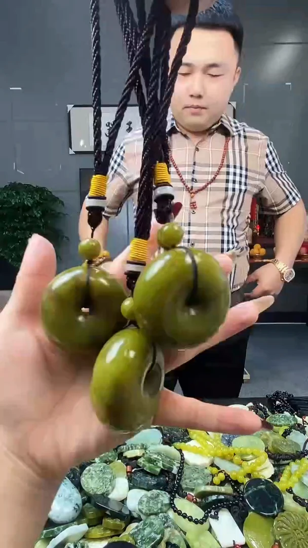未镶嵌蛇纹石玉其他天然岫玉（多样性发其中之一）