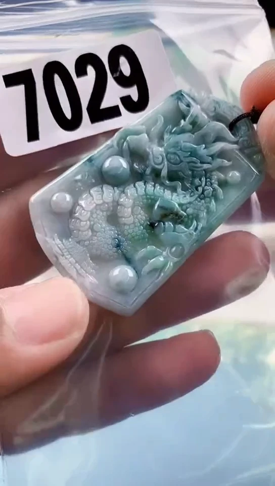 【闪购商品】翡翠挂件未镶嵌天然翡翠吊坠挂件