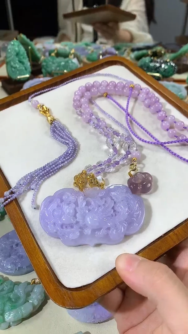 颈饰未镶嵌翡翠吊坠