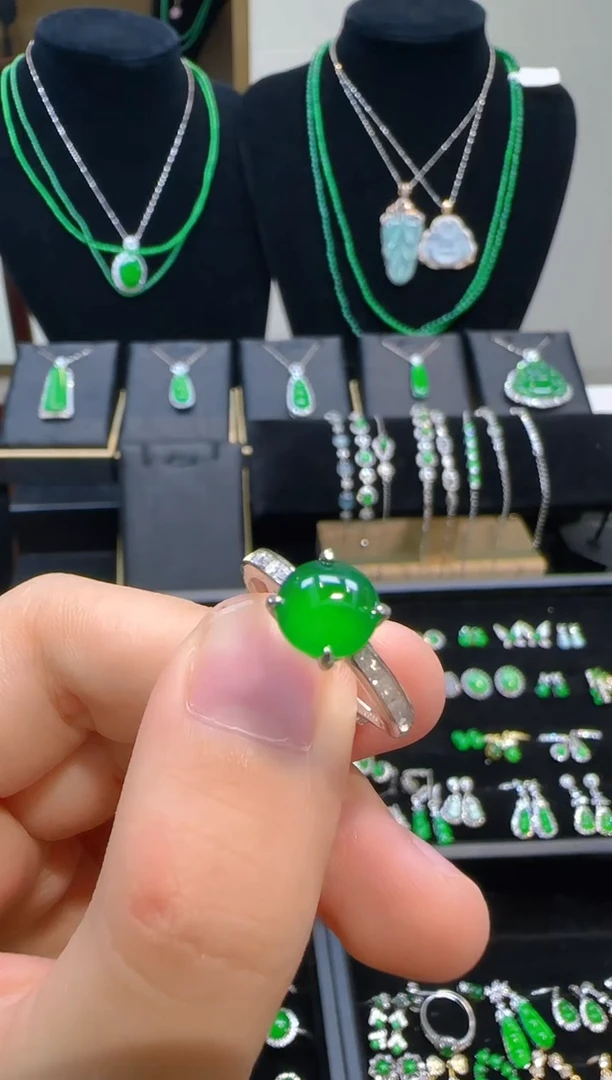 颈饰银S925镶嵌翡翠4**人蛋面戒指