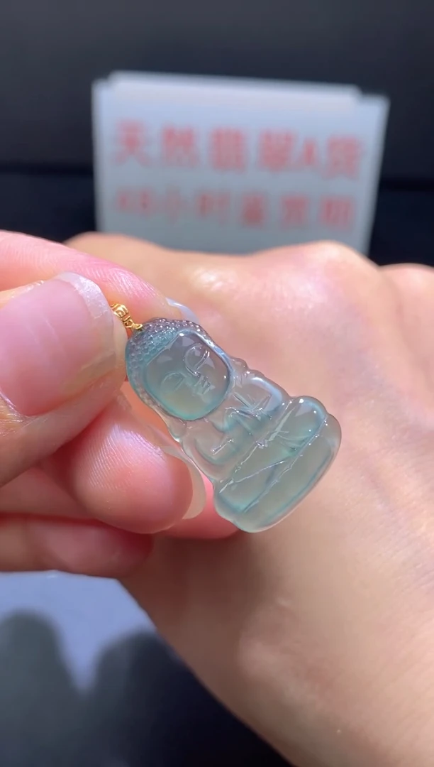 翡翠18K金镶嵌颈饰翡翠吊坠