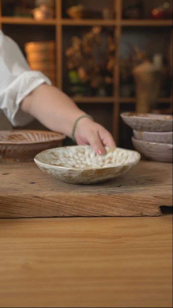 粉影系列的8英寸手捏盘