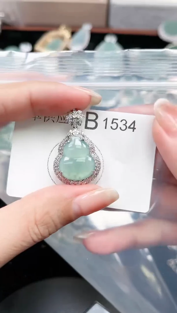 【闪购商品】翡翠颈饰未镶嵌1534赠皮绳