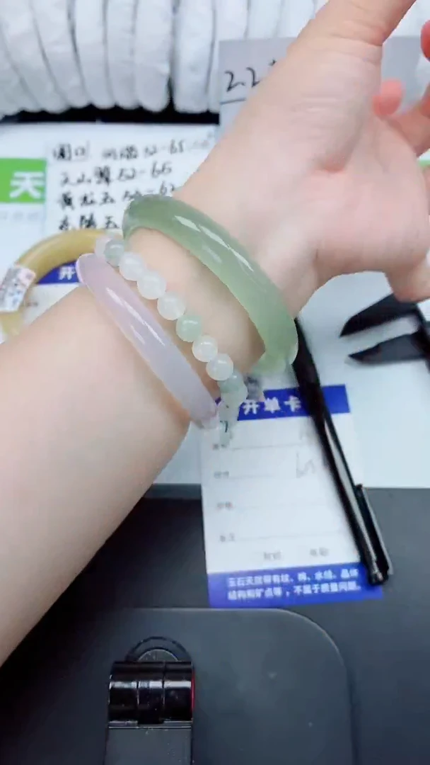 石英质玉手镯未镶嵌180-64.5