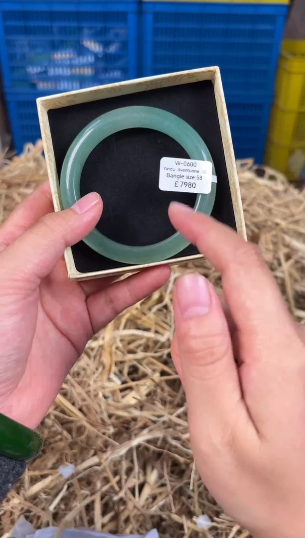 未镶嵌手镯石英质玉W0600