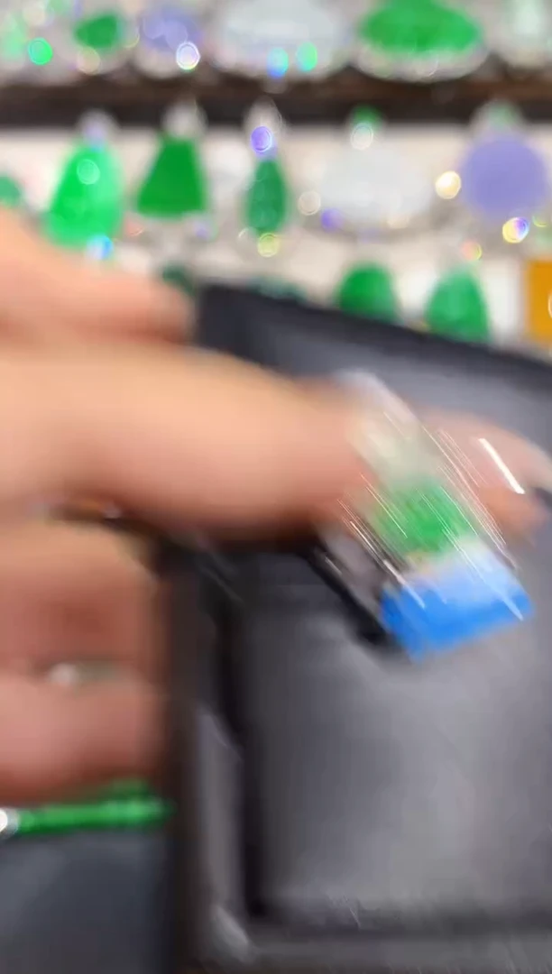 18K金镶嵌戒指翡翠L多样性发其一