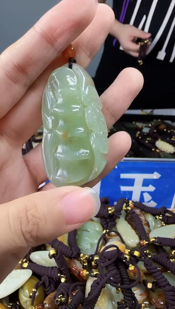 和田玉未镶嵌颈饰1