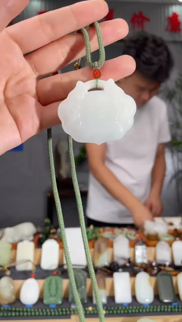 和田玉未镶嵌颈饰1