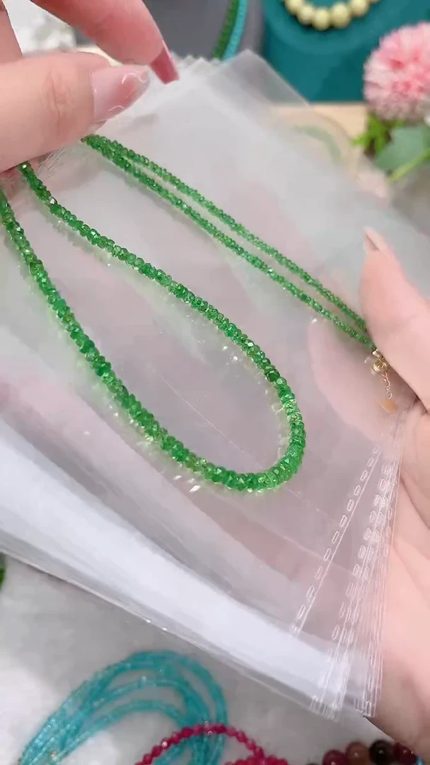 18K金镶嵌颈饰石榴石（沙弗莱）切面899