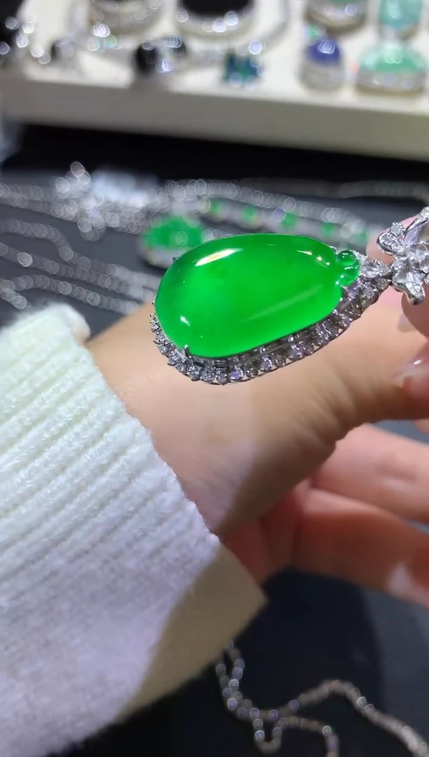 【闪购商品】翡翠吊坠(不含链)18K金镶嵌34-瓜瓜