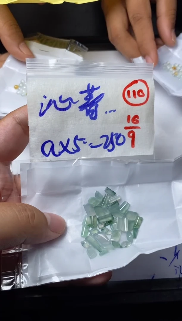未镶嵌定制翡翠沁**香缅甸天然翡翠A货110