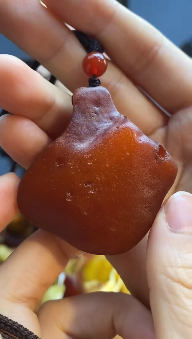 未镶嵌颈饰琥珀吊坠