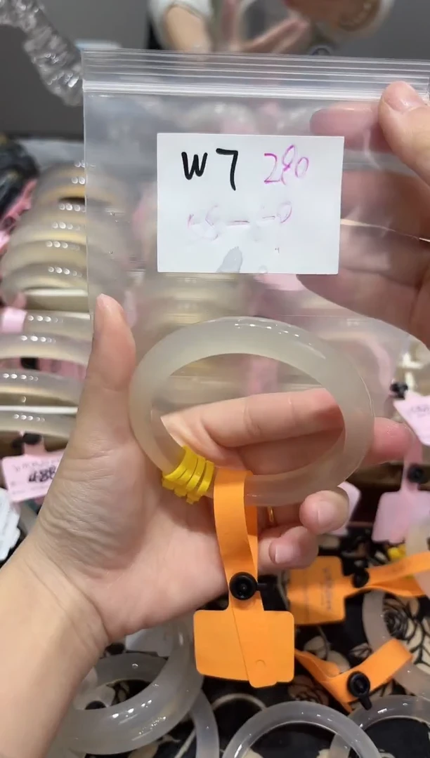 手镯玛瑙/玉髓未镶嵌小****yW7