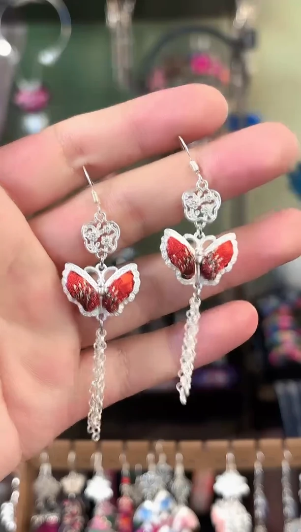 彩云南阁非遗老绣苗银饰品136